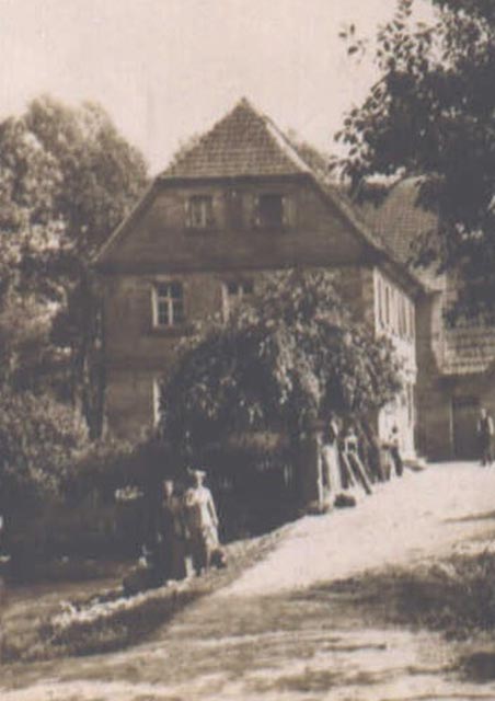 Zu sehen ist ein Archivfoto der ehemaligen Oberen Mühle aus dem Stadtarchiv Bayreuth um 1910